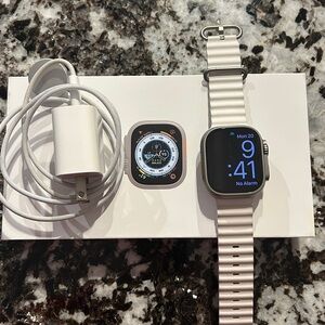 Apple Watch Ultra 49mm Titanium
Model: A2622
Serial Number: JF6HRWWN6N